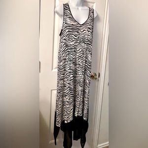Vera Wang Black White Zebra 🦓 Print Maxi with Chiffon Hem